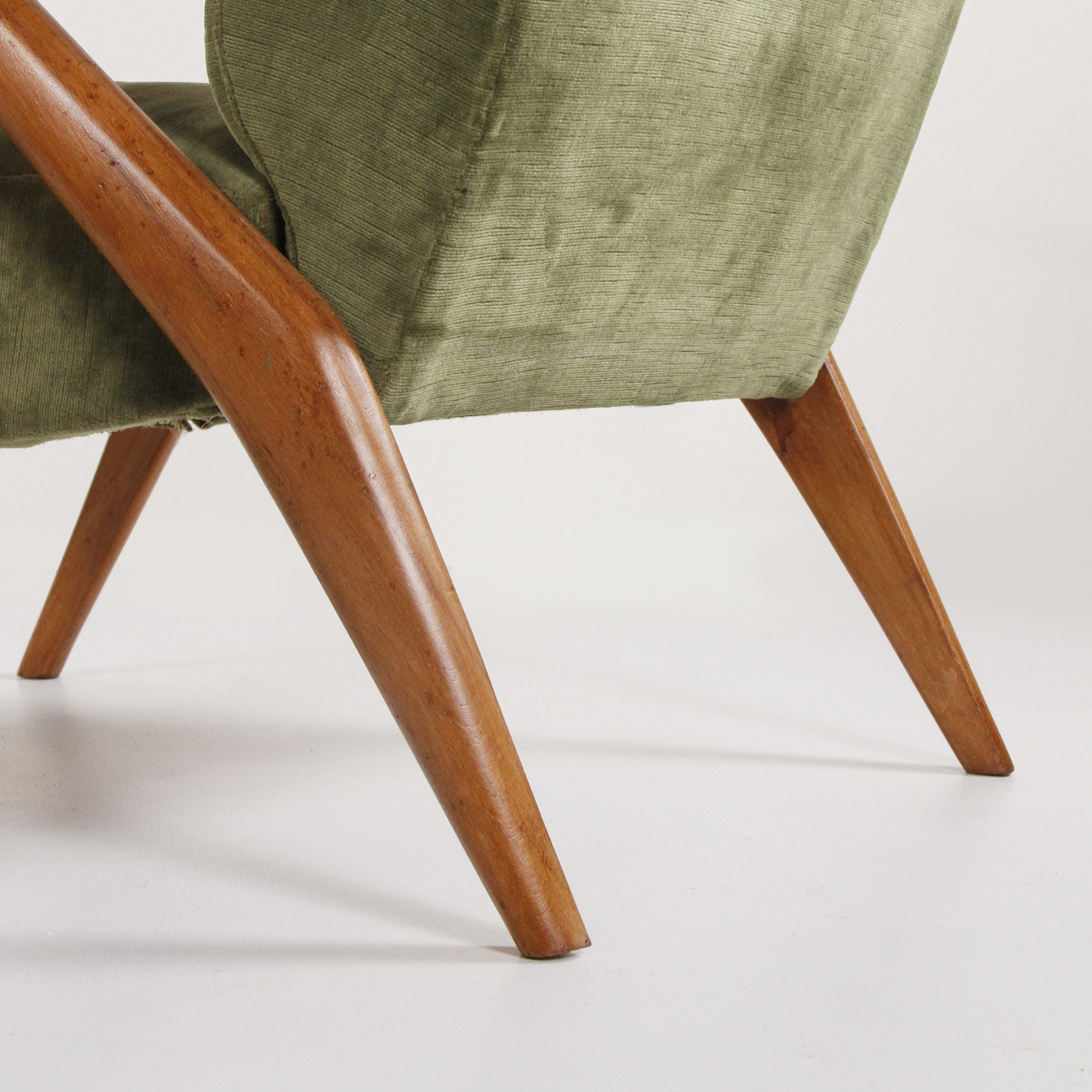 poltrone, armchairs, design, velvet, teak, mid century modern, vintage, modernariato