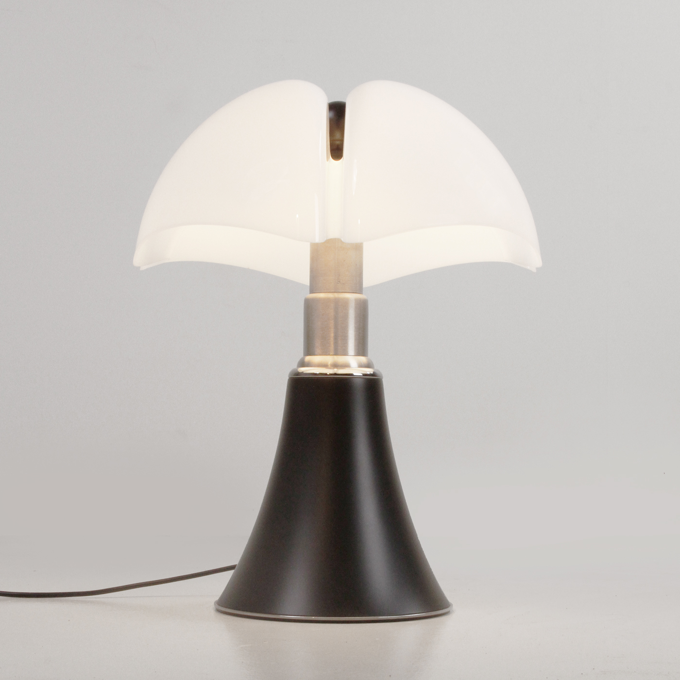 lampada - martinelli luce - pipistrello - Gae Aulenti - design - lamp