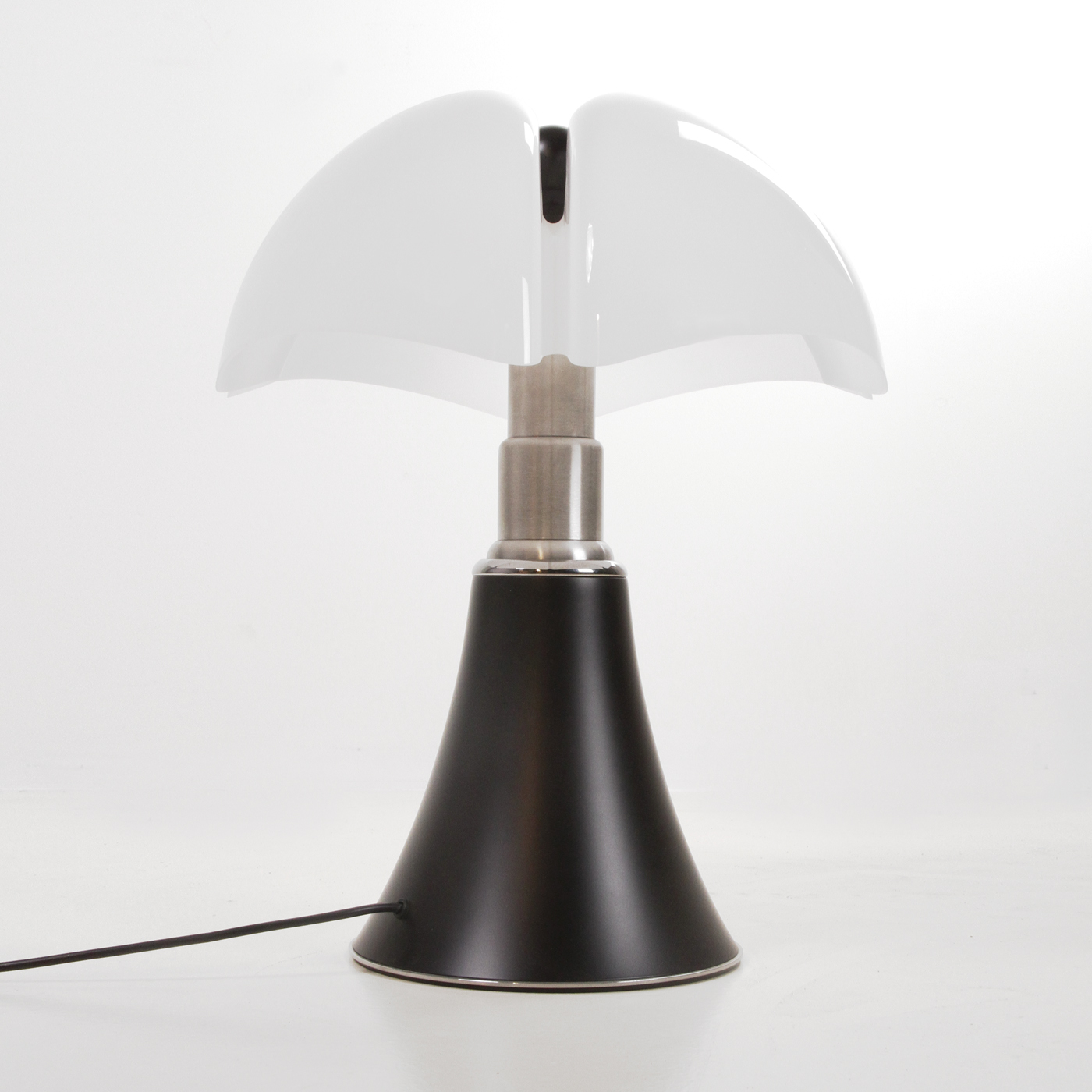 lampada - martinelli luce - pipistrello - Gae Aulenti - design - lamp