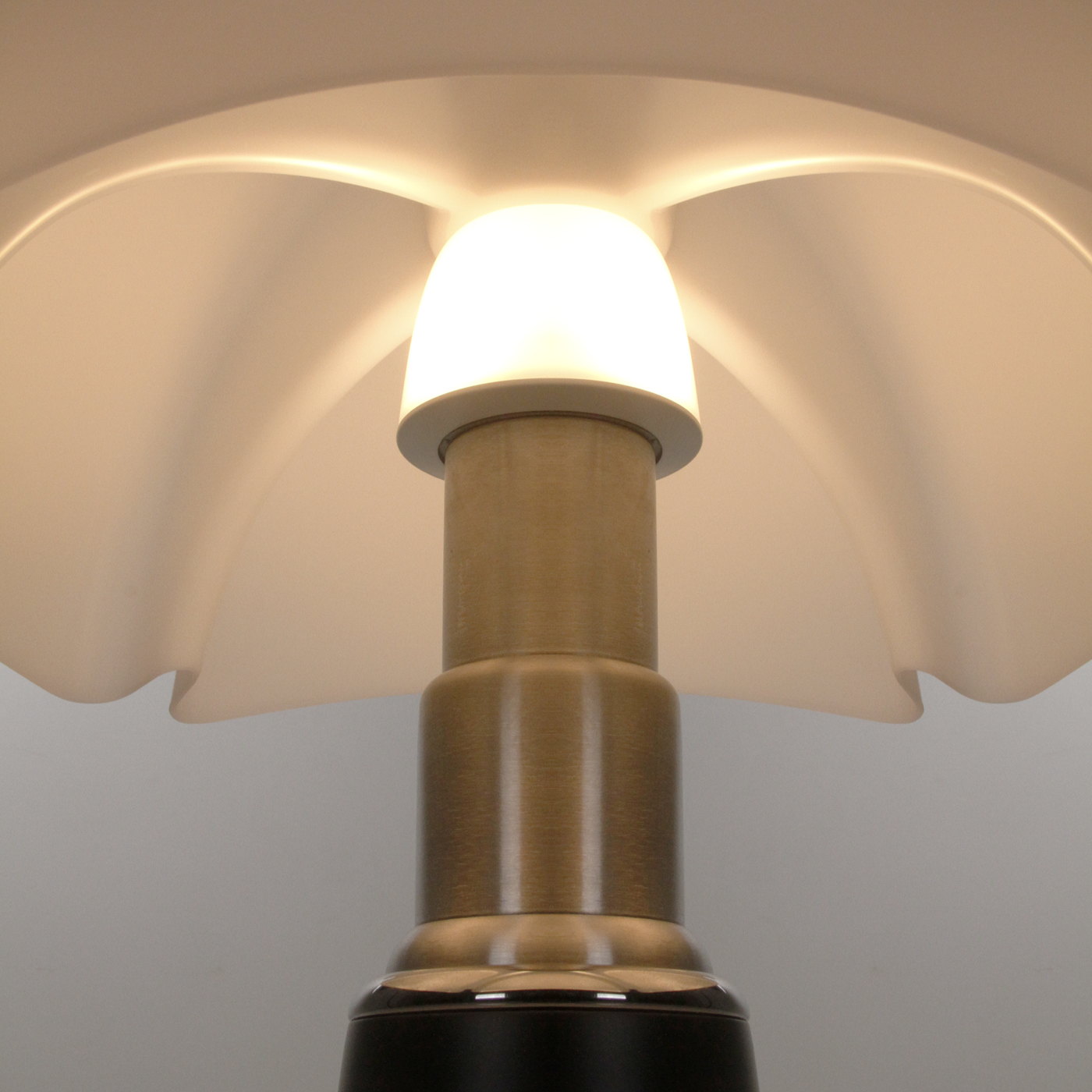 lampada - martinelli luce - pipistrello - Gae Aulenti - design - lamp