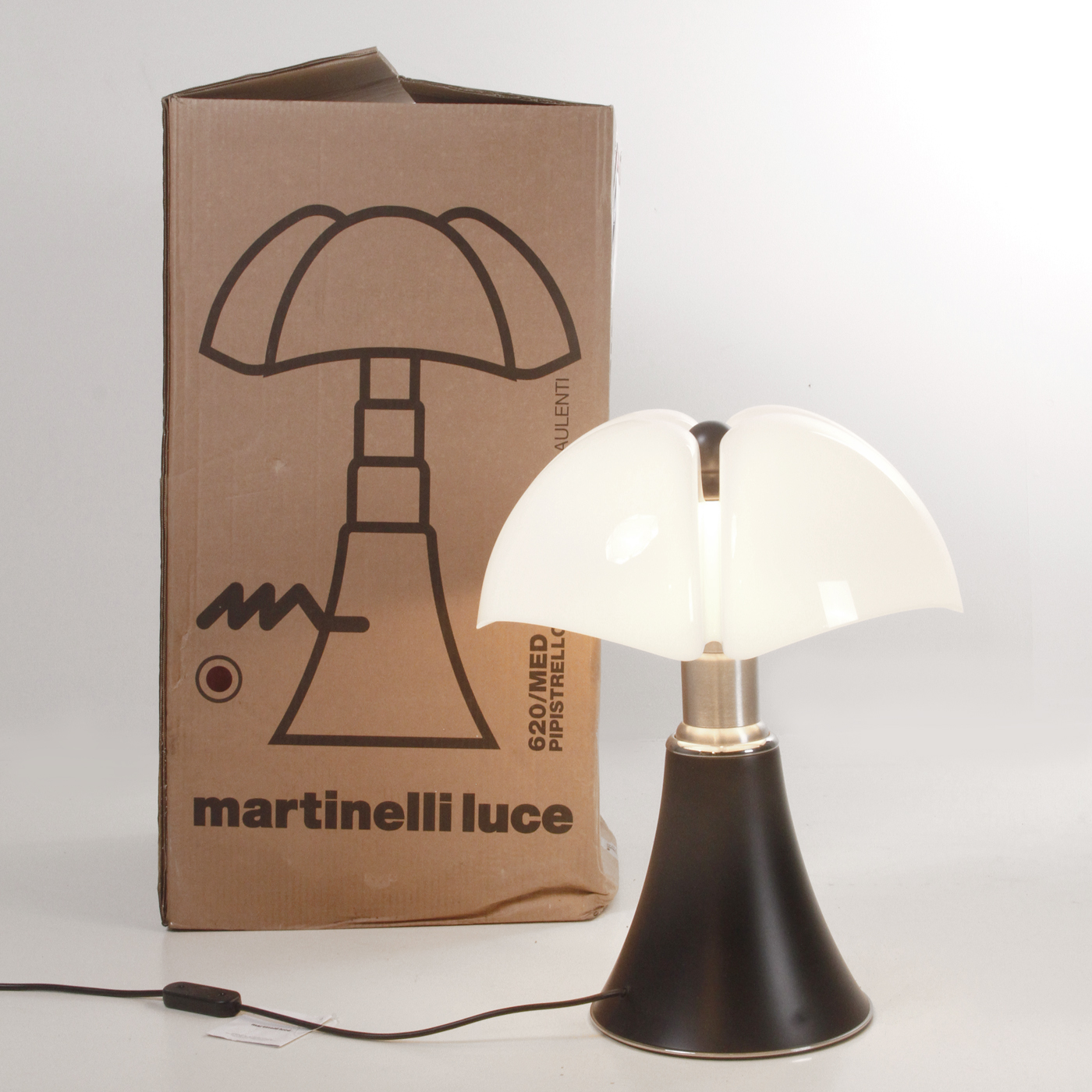 lampada - martinelli luce - pipistrello - Gae Aulenti - design - lamp