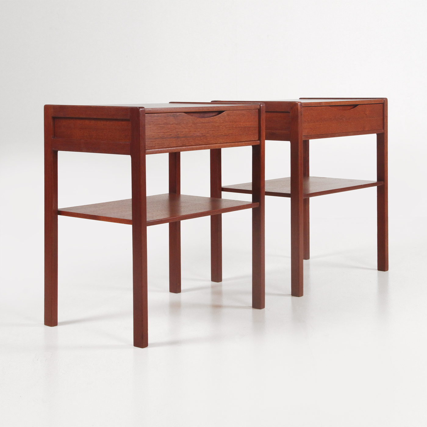 comodini - bedside tables - wood - legno - design - arredamento - modernariato - mid century furniture