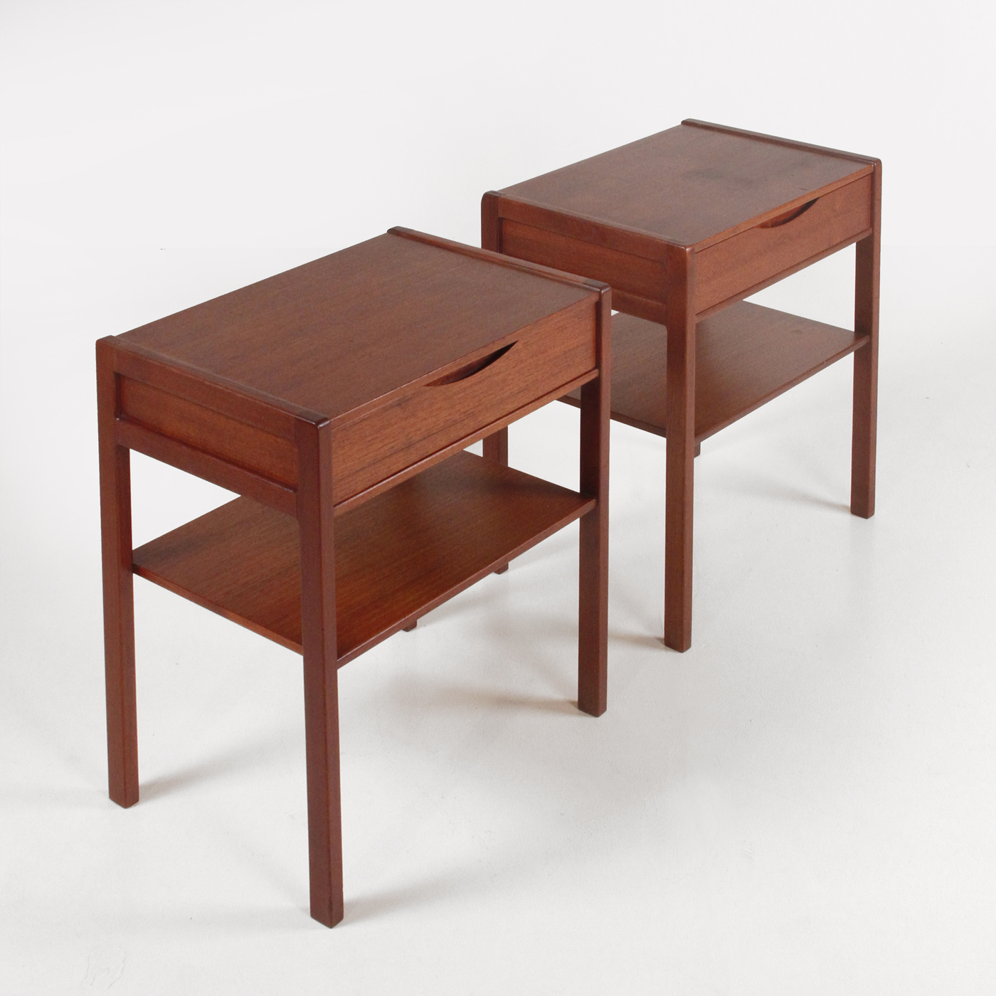 comodini - bedside tables - wood - legno - design - arredamento - modernariato - mid century furniture