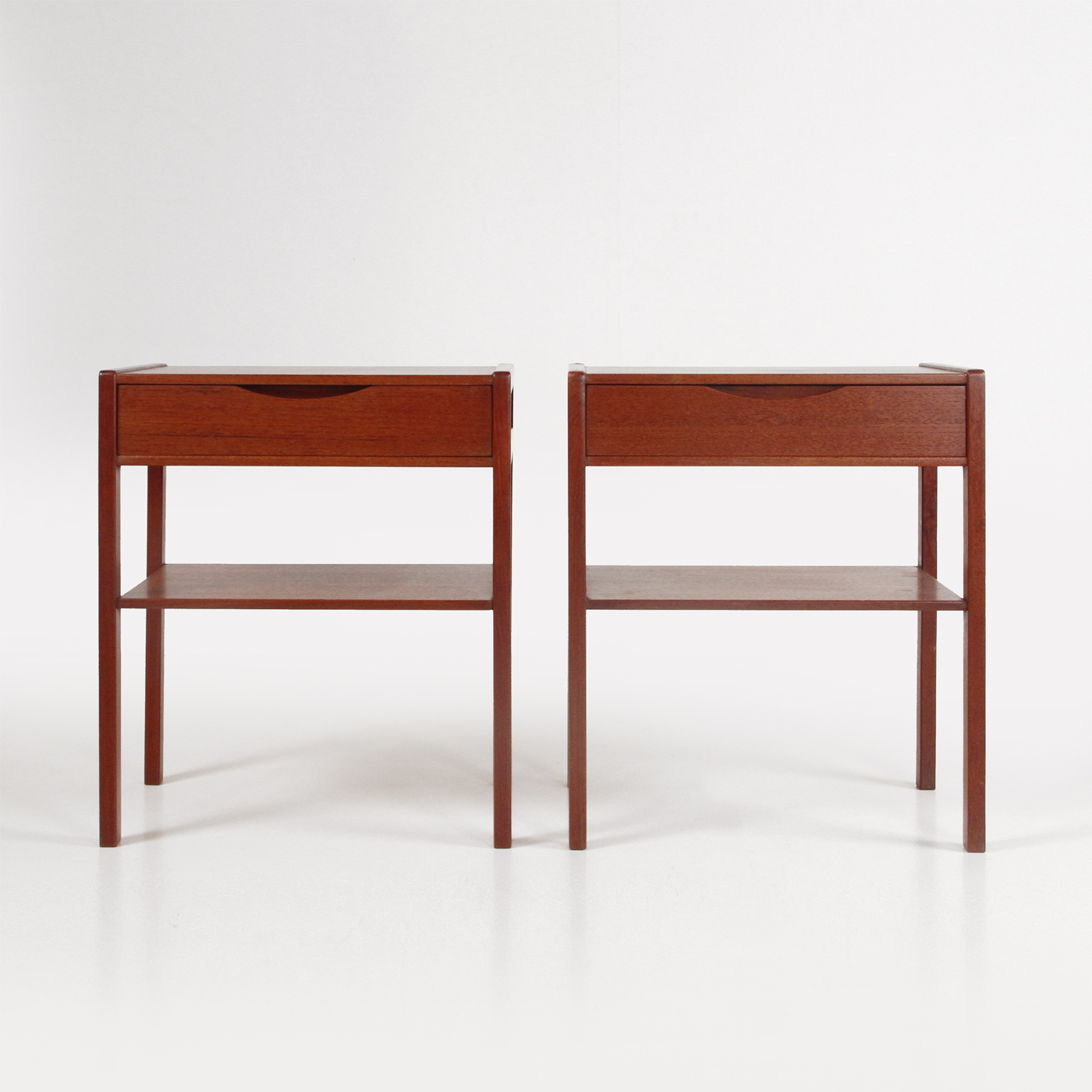 comodini - bedside tables - wood - legno - design - arredamento - modernariato - mid century furniture