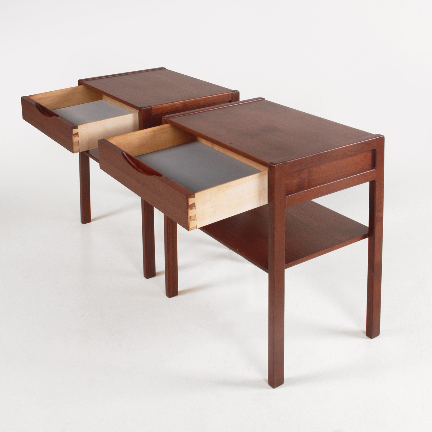 comodini - bedside tables - wood - legno - design - arredamento - modernariato - mid century furniture