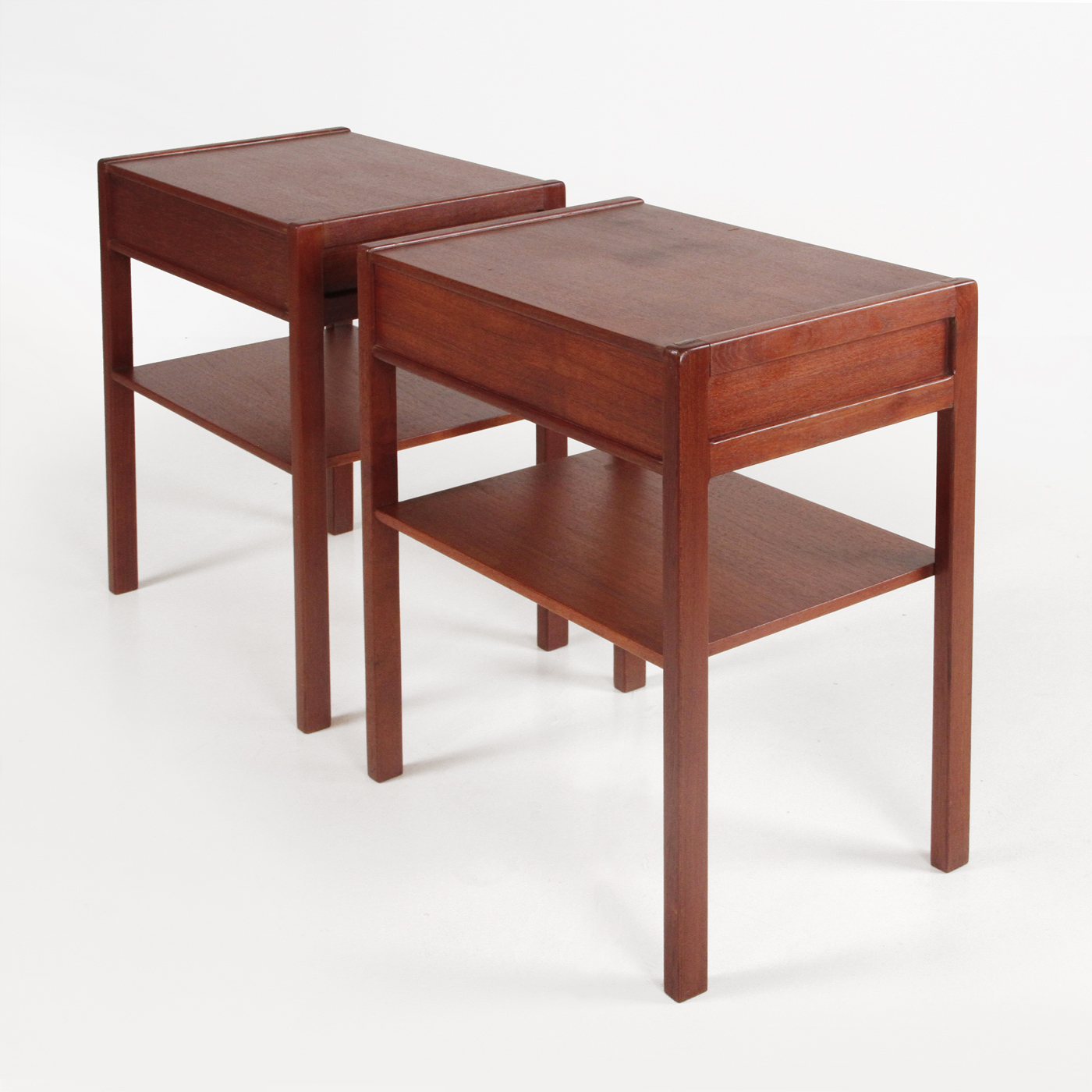 comodini - bedside tables - wood - legno - design - arredamento - modernariato - mid century furniture